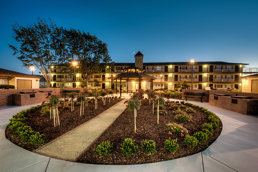 Palo Vista Outside