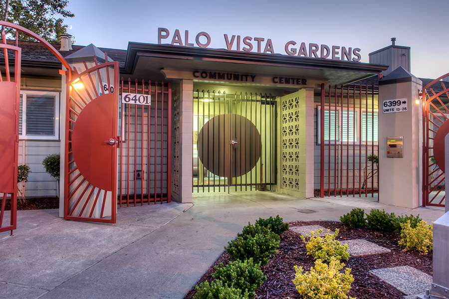 Palo Vista Outside